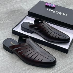 Men’s closed-toe mule sandals
