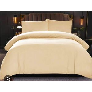Hotel duvet, bedsheet and 4 pillow cases