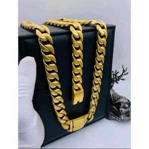 Classic Sophisticated Cuban Gold Chain With Elegance Gold Bracelet(NON FADING)