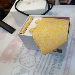 3 different sets of tie for men, pocket square, coflins,