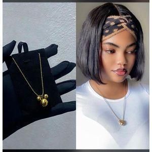 Simple ladies necklace with pendant 