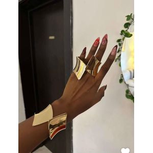 Stylish big chunky bracelet for women 