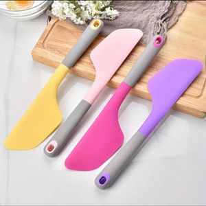 1 Extra Large Silicone Cake Decorator - Heat-Resistant Non-Stick Baking Tool with Ergonomic Handle, Multi-Color Options, Ideal for Cake Decoration, Butter Spreading, And Holiday Kitchen Essentials, Cooking, Baking, And Scrubbing