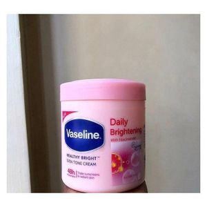 Vaseline Healthy Bright Daily Brightening Cream With Niacinamide 