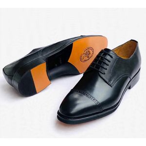Black leather Oxford shoe 