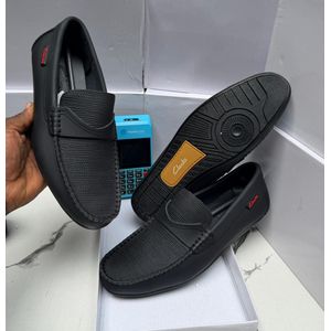 Clarks  Men’s Classic Comfort Leather Slip-On Loafers – Black (VB260)
