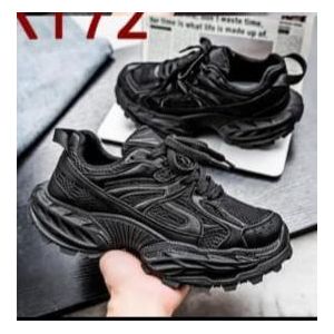 Classic men Unique Sneaker pure black