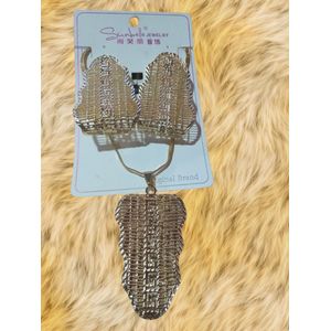 Sunbelle Set of Jewelry Featuring a 3pcs Design Including a Stylish Necklace And Earrings for Women. This Exquisite And Unique Elegant Style Necklace and its Pendant Suitable for Everyday Wear, Parties,occasions and its ideal for gift.
