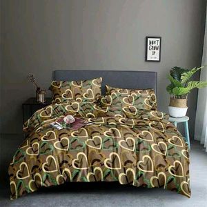 Bedsheet and four pillowcases 6by6