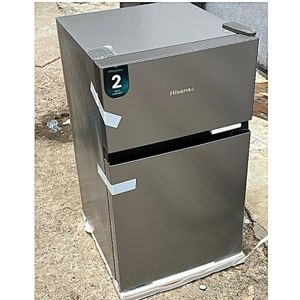 Hisense 87 liters Refrigerator Top Freezer 80w it can work perfectly with gen and battery