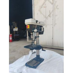 Diamond core drilling machine
