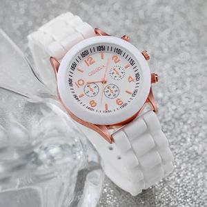  stylish Luxurious  Wristwatch - Wristwatch