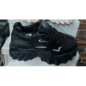 Soft Plain  Unique Sneaker -artic black