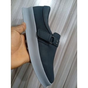 Black Pacific Men Slip-on Sneakers