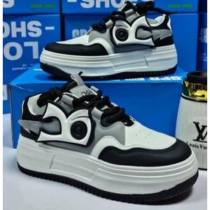 Standard Luxury Black/White Casual Sneakers For Men