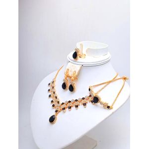 Fashion Express Exquisite Sexy Amicable Designed Jewel & Beautiful Sophisticated Jewelry Set For Beautiful Unique Ladies
