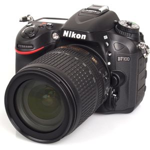 Nikon D7100 Digital DSLR Camera with 18-105mm VR Lens Kit (24.1MP) 3.2 inch LCD
