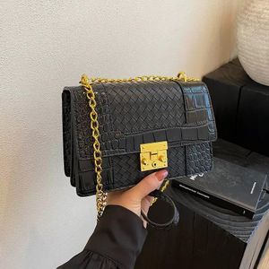 Classic Handbag for Ladies – Stylish Everyday Shoulder Bag