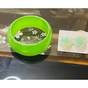 Everything plastic bangle and matching earring green