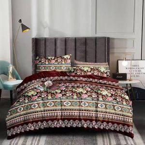 Quality Duvet and Bedsheet Set with Four Pillowcases 