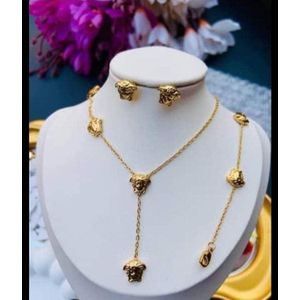 Elegant Crystal Necklace and Earrings Set
