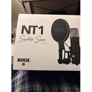 RØDE NT1 Signature Series 5th Generation Large-Diaphragm Studio Condenser Microphone with USB-C & XLR, Shock Mount and Pop Filter – Black