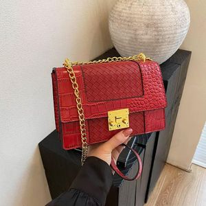 Classic Ladies Handbag – Shoulder Bag and Crossbody Bag
