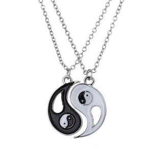 2PcsSet Best Friends Tai Chi Yin Yang Hollow Pendant Split