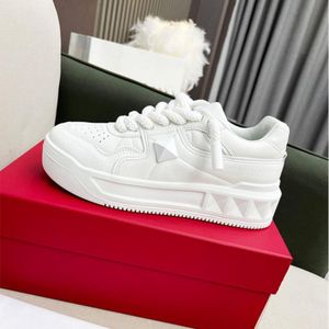 Prime trekker sneakers