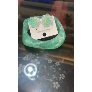 Everything plastic bangle and matching earring green