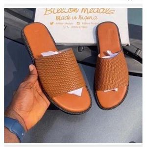 Men’s classic leather cover palm slippers- brown