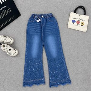 Children girls stoned Jean 