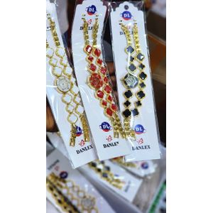 Fancy ladies love necklaces 