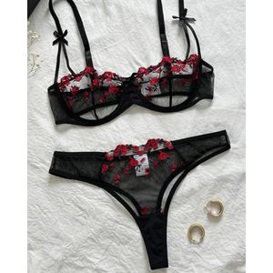 Lace Detail Bra & Matching Thong In Sexy Black