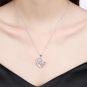 Women's Necklace (Chain Included), Heart-Shaped Diamond-Inlaid, Minimalist Accessory, Niche & Unique Design