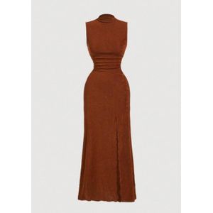 Adorable fitted gown for ladies