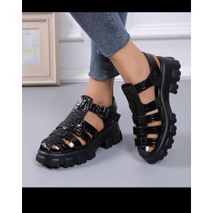 Everything Ladies flat outdoor footwear 