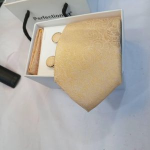 3 different sets of tie for men, pocket square, coflins,