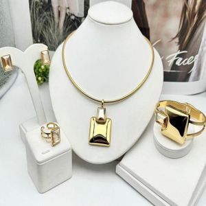 Splendid Women's Jewelry set 
