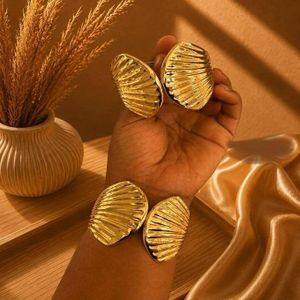 LUXURY-BANGLES GOLDEN FOR WOMEN  