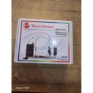 UHF wireless microphone