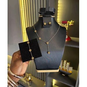 Elegant Crystal Necklace and Earrings Set