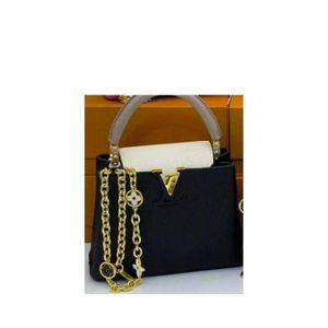 Ladies Everything Fixed Petalled Clutch Handbag-Black