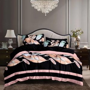 Bedsheet with Four Pillowcase