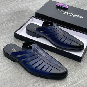 Men’s closed-toe mule sandals