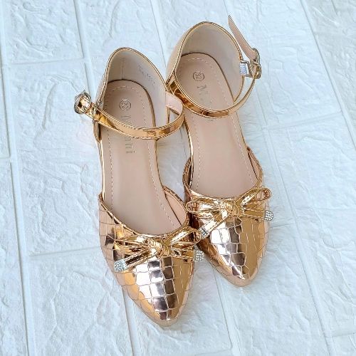 2023 New Style Summer Luxury Women Slippers Pearl Flat Toe Thick High Heel  Casual Shoes Girl Design Sandal Female Slides Color Khaki Shoe Size 43