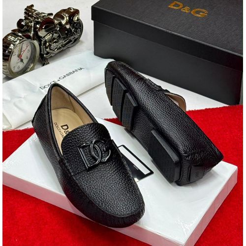 Fashion Black slip-on driving loafer.