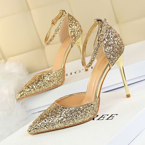 Wedding shoes with heels Bridal shoes in gold embroidered with rhinestones,  Pearls and Crystals, Chunky heels, Pointed Toe Heels | Pearlings Designer  Collection