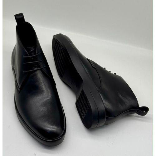 Fashion Black leather ankle boot (chukka boot style).