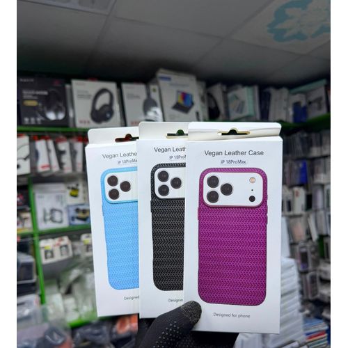 Generic Premium New carbon fiber case with Masafe iPhone 17 pro max - image 2
